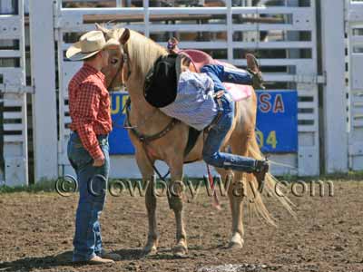 Mounting a horse from the ground