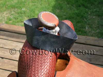 To wrap a saddle horn with rubber begin with one piece of rubber